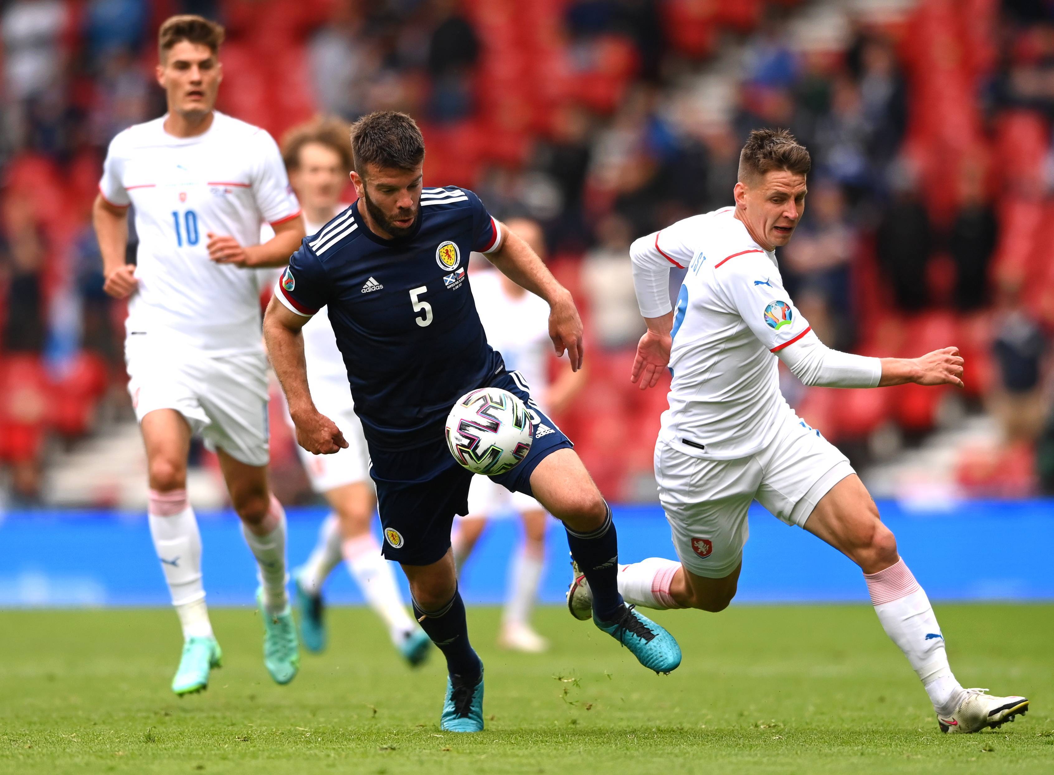 在分析利物 在分析利物